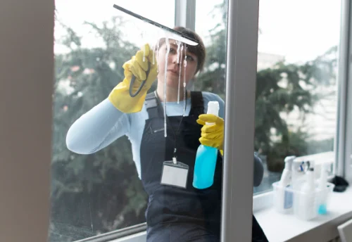 Nettoyage de vitres intérieures et extérieures à Épiais-Rhus